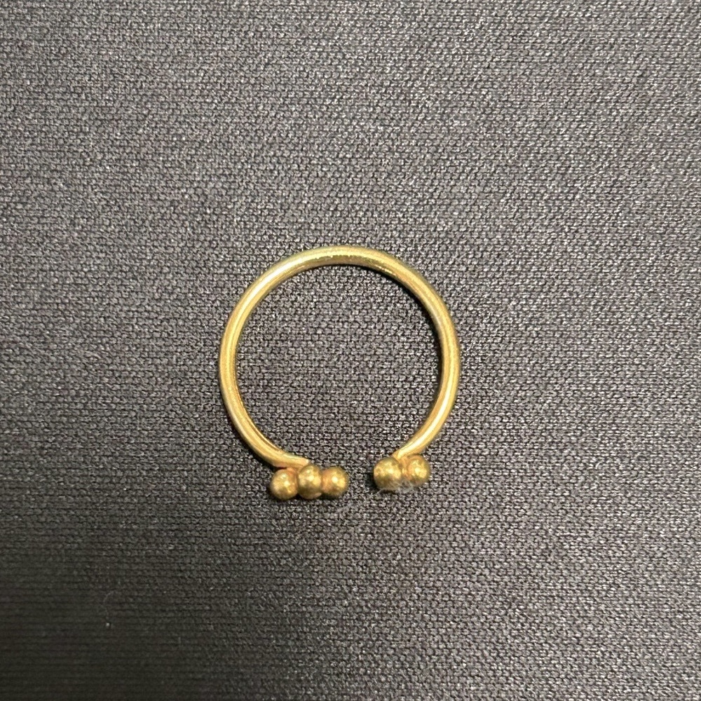 Gold Ring - Picture 2 of 4